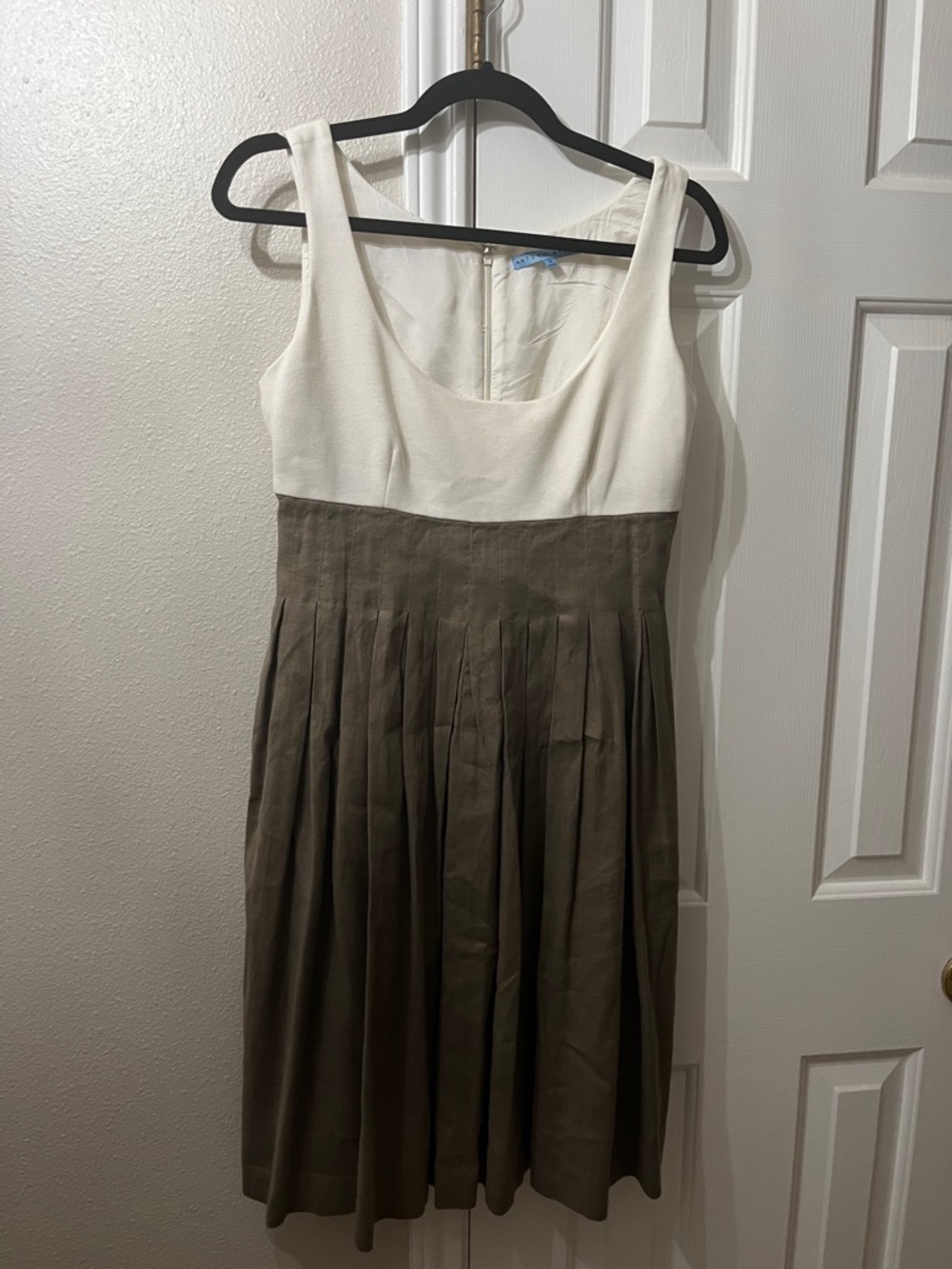 ANTONIO MELANI Ivory and Brown Sleeveless Pleated Midi Dress